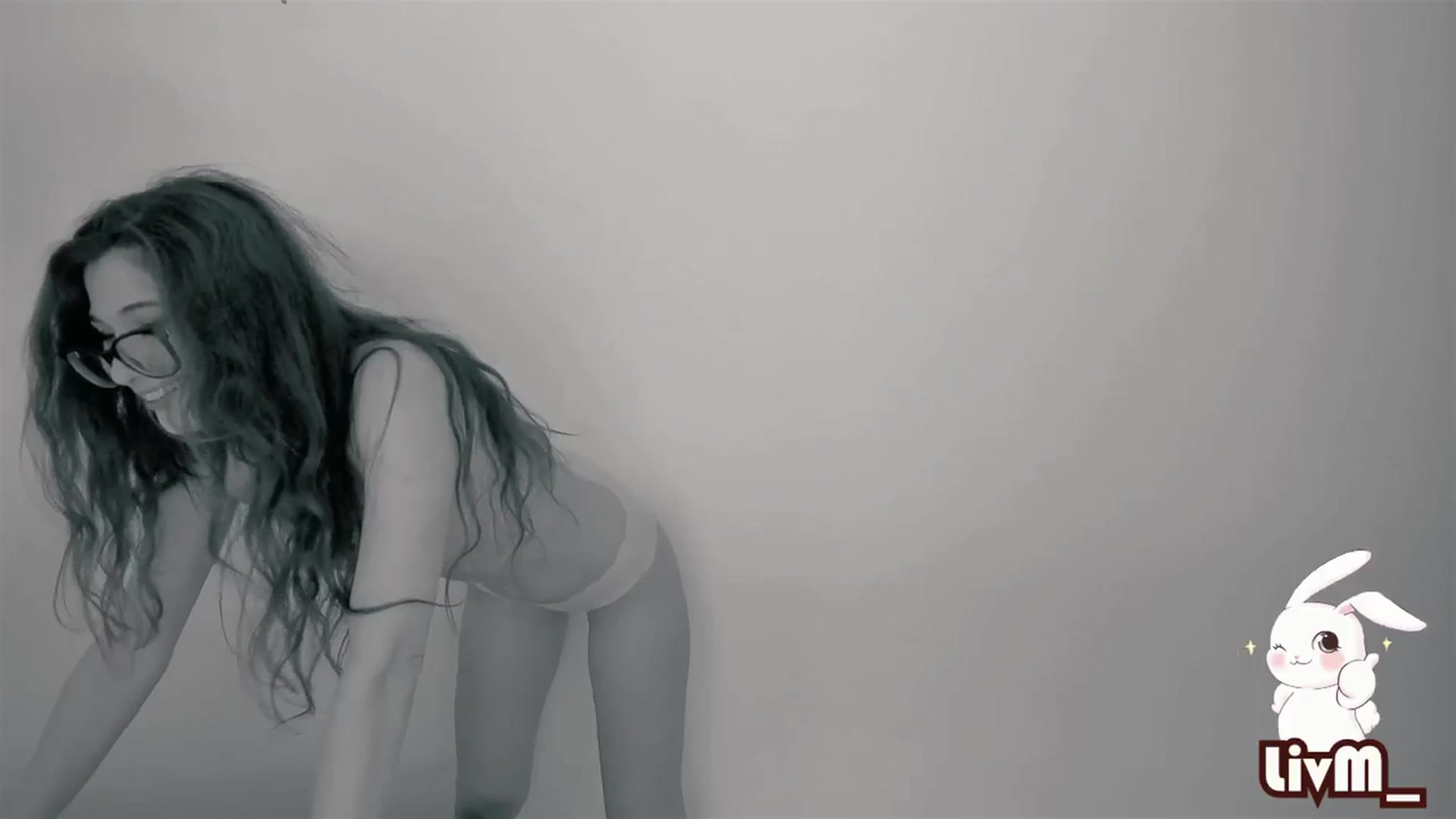 Gallery image thumbnail from LivM_'s myfreecams stream on, 03/15/2024, 08:31 image 6 of 20