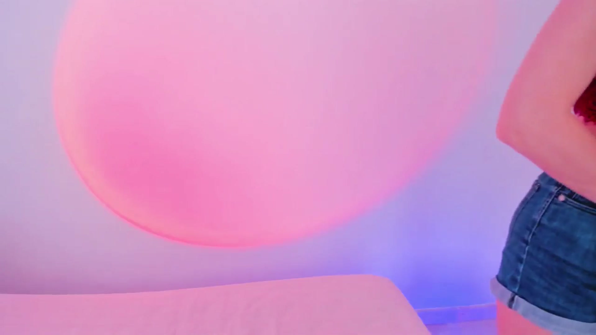 Gallery image thumbnail from LivM_'s myfreecams stream on, 04/25/2024, 08:22 image 13 of 20