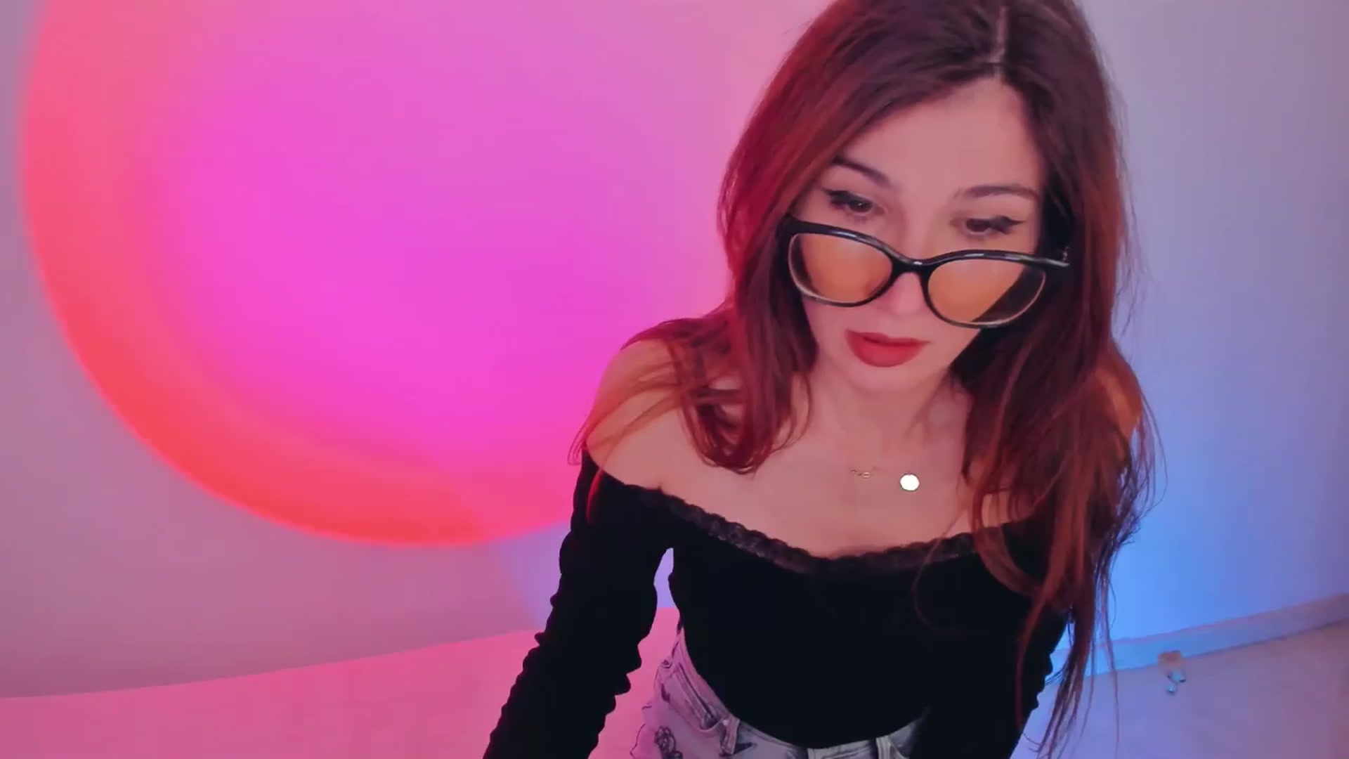 Gallery image thumbnail from LivM_'s myfreecams stream on, 05/15/2024, 07:08 image 8 of 20