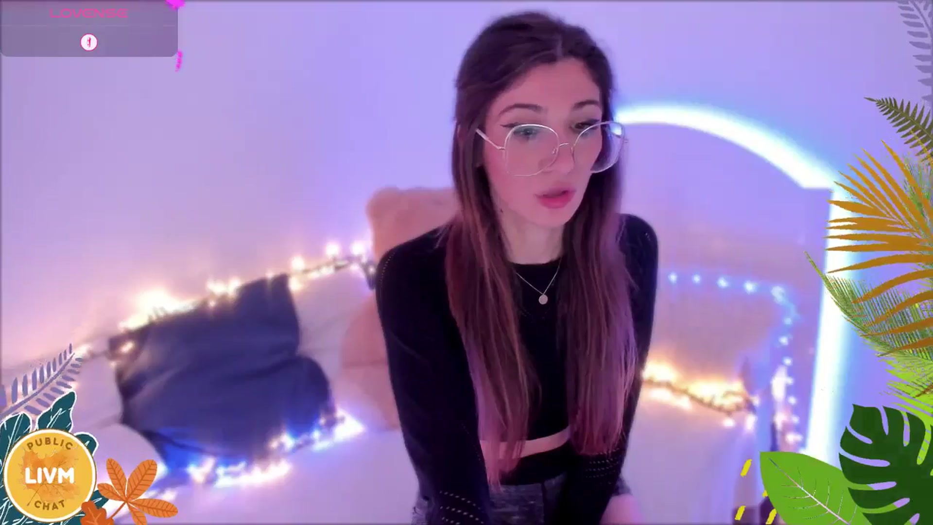 Gallery image thumbnail from LivM_'s myfreecams stream on, 11/08/2024, 09:17 image 18 of 20