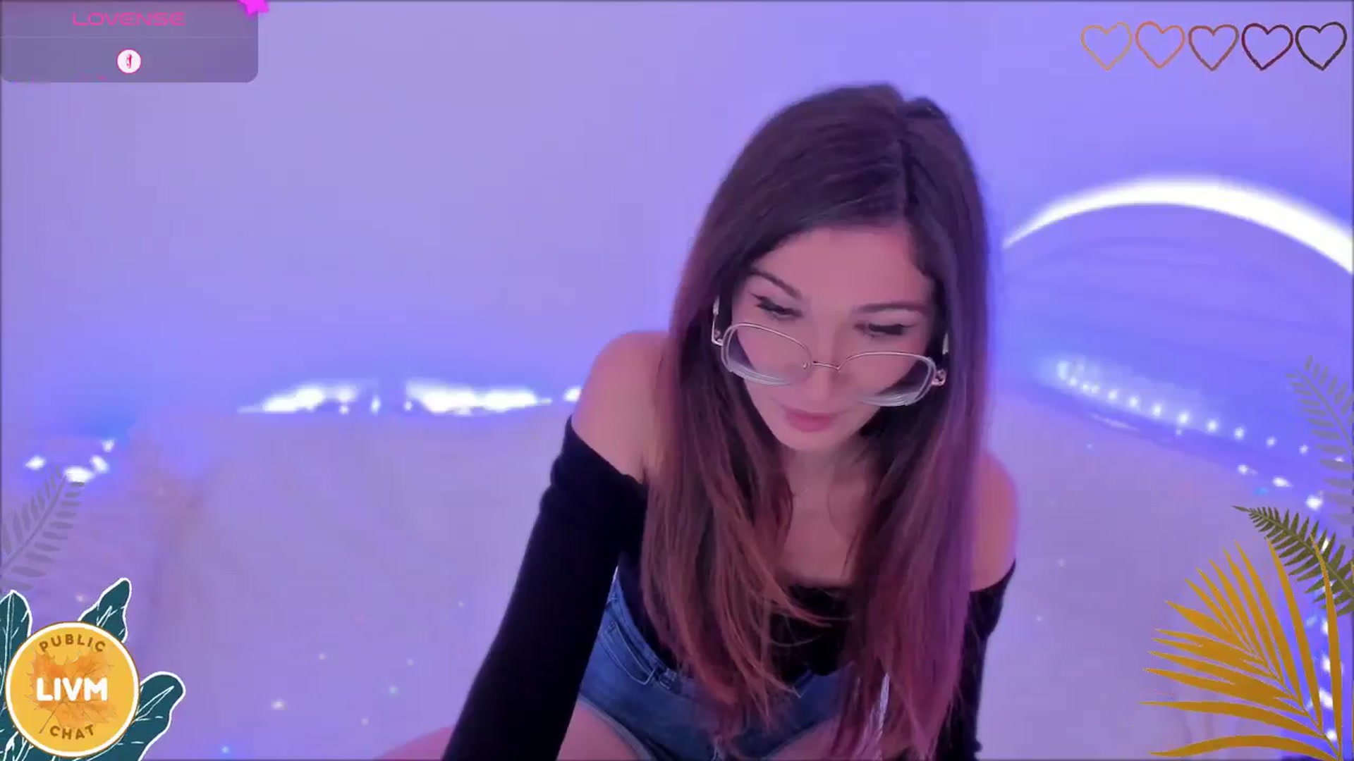 Gallery image thumbnail from LivM_'s myfreecams stream on, 11/11/2024, 09:10 image 6 of 20
