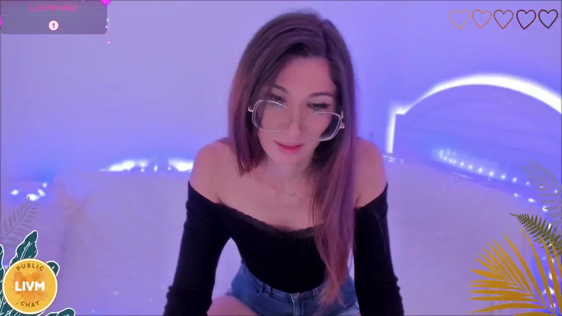 Gallery image thumbnail from LivM_'s myfreecams stream on, 11/11/2024, 09:10 image 8 of 20