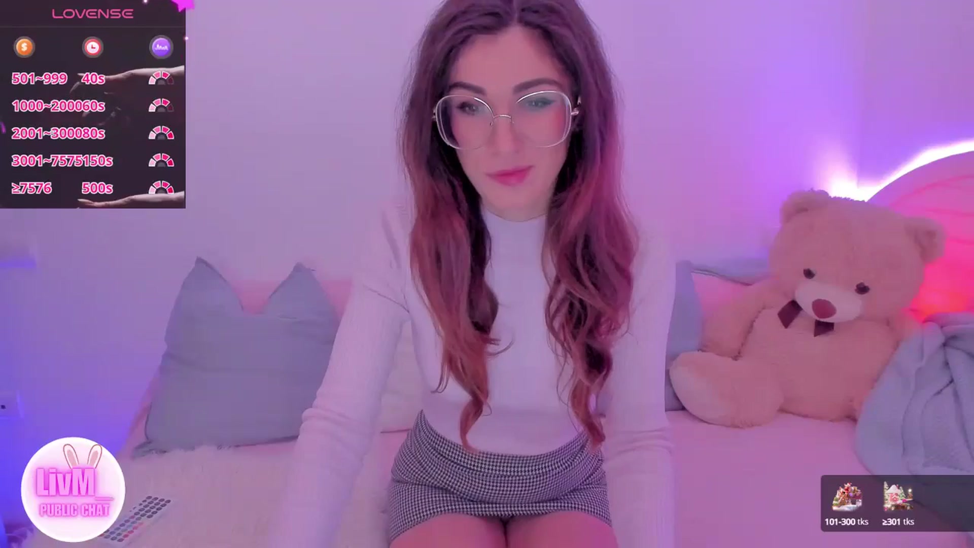 Gallery image thumbnail from LivM_'s myfreecams stream on, 01/04/2025, 08:36 image 2 of 20