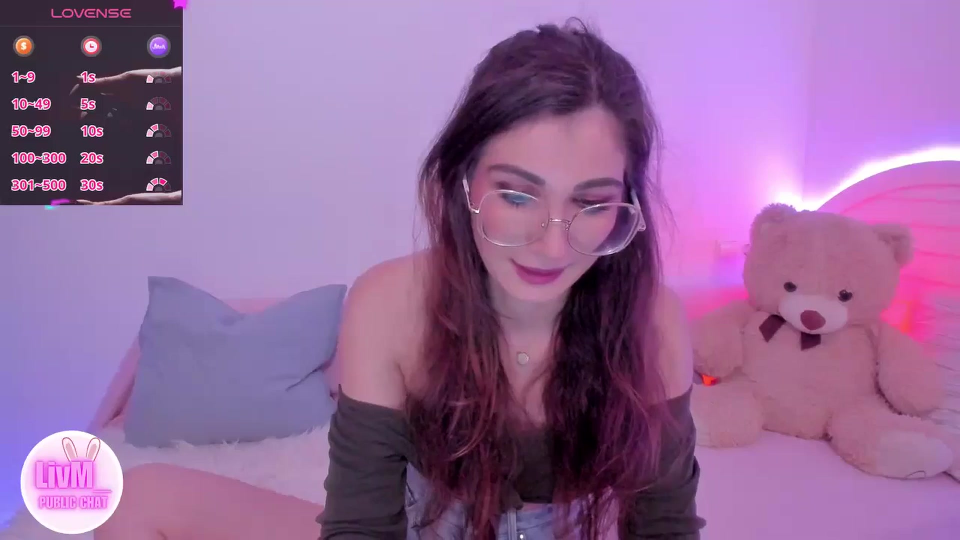 Gallery image thumbnail from LivM_'s myfreecams stream on, 01/06/2025, 09:34 image 10 of 20