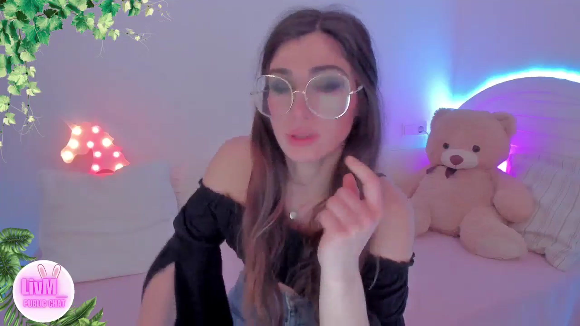 Gallery image thumbnail from LivM_'s myfreecams stream on, 01/24/2025, 09:15 image 10 of 20