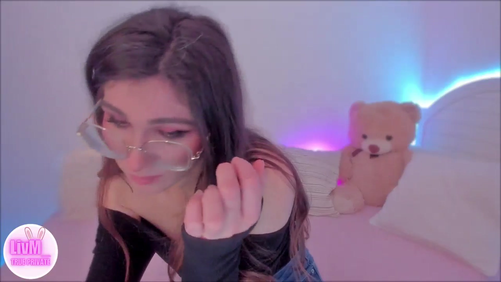 Gallery image thumbnail from LivM_'s myfreecams stream on, 01/26/2025, 08:55 image 15 of 20