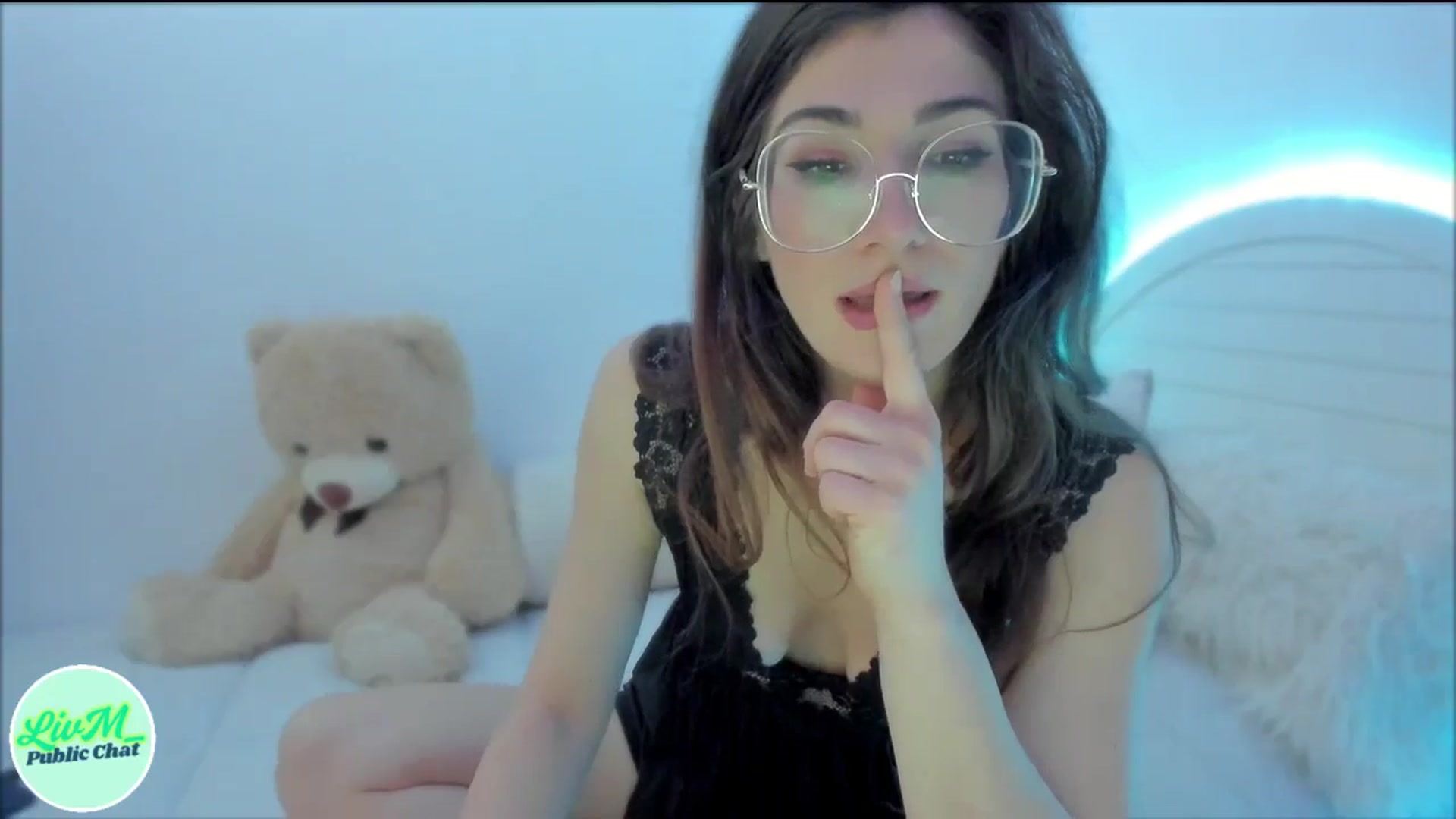 Gallery image thumbnail from LivM_'s myfreecams stream on, 03/04/2025, 09:29 image 5 of 20