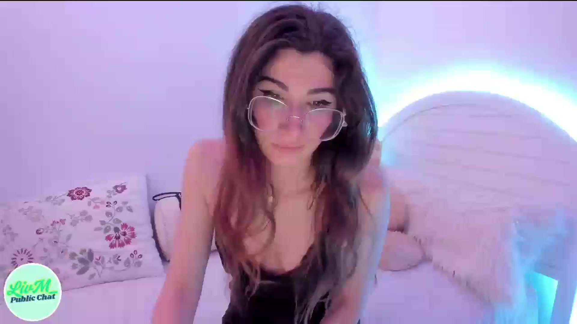 Gallery image thumbnail from LivM_'s myfreecams stream on, 03/08/2025, 09:36 image 12 of 20