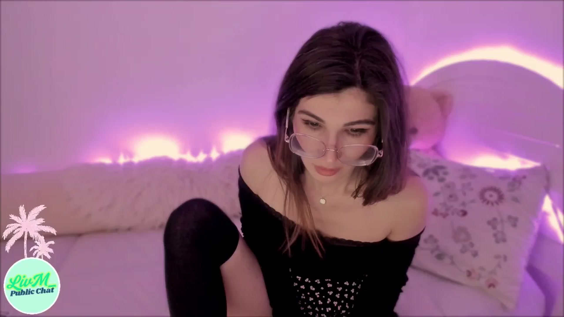 Gallery image thumbnail from LivM_'s myfreecams stream on, 03/26/2025, 09:08 image 6 of 20