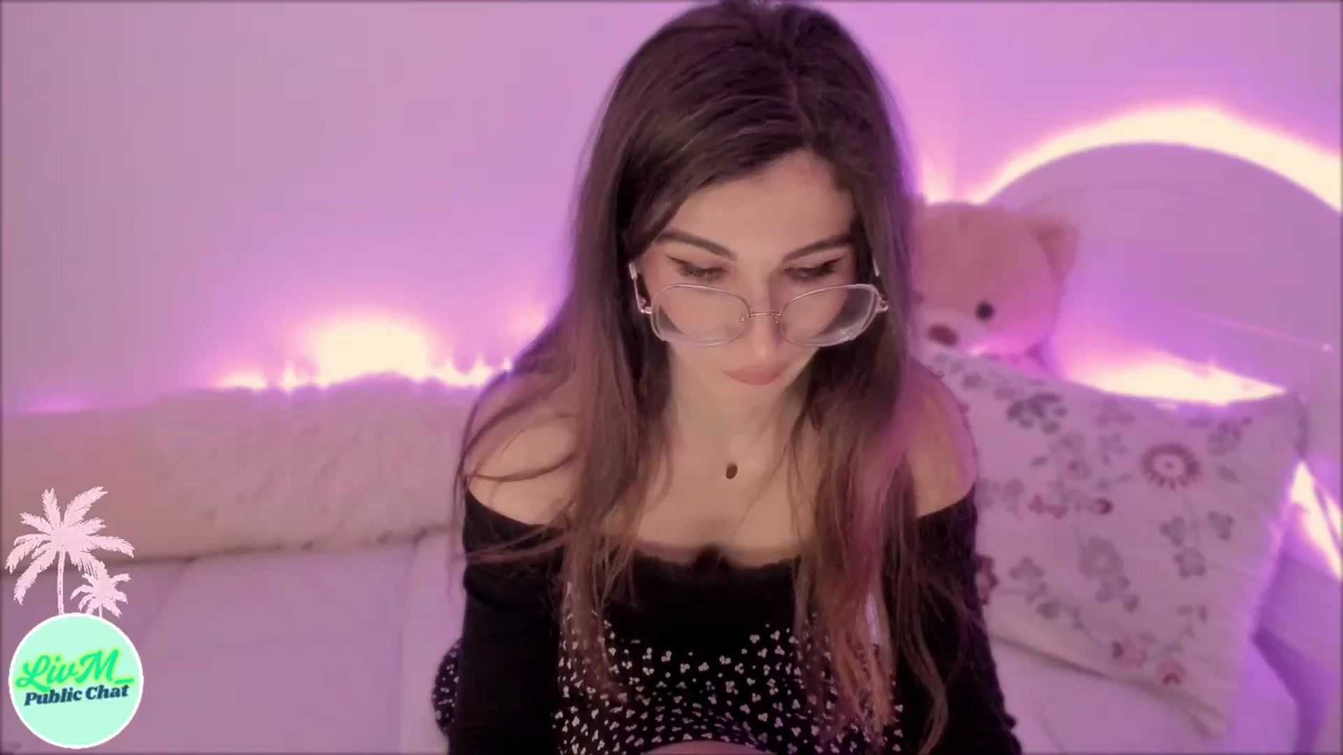 Gallery image thumbnail from LivM_'s myfreecams stream on, 03/26/2025, 09:08 image 8 of 20