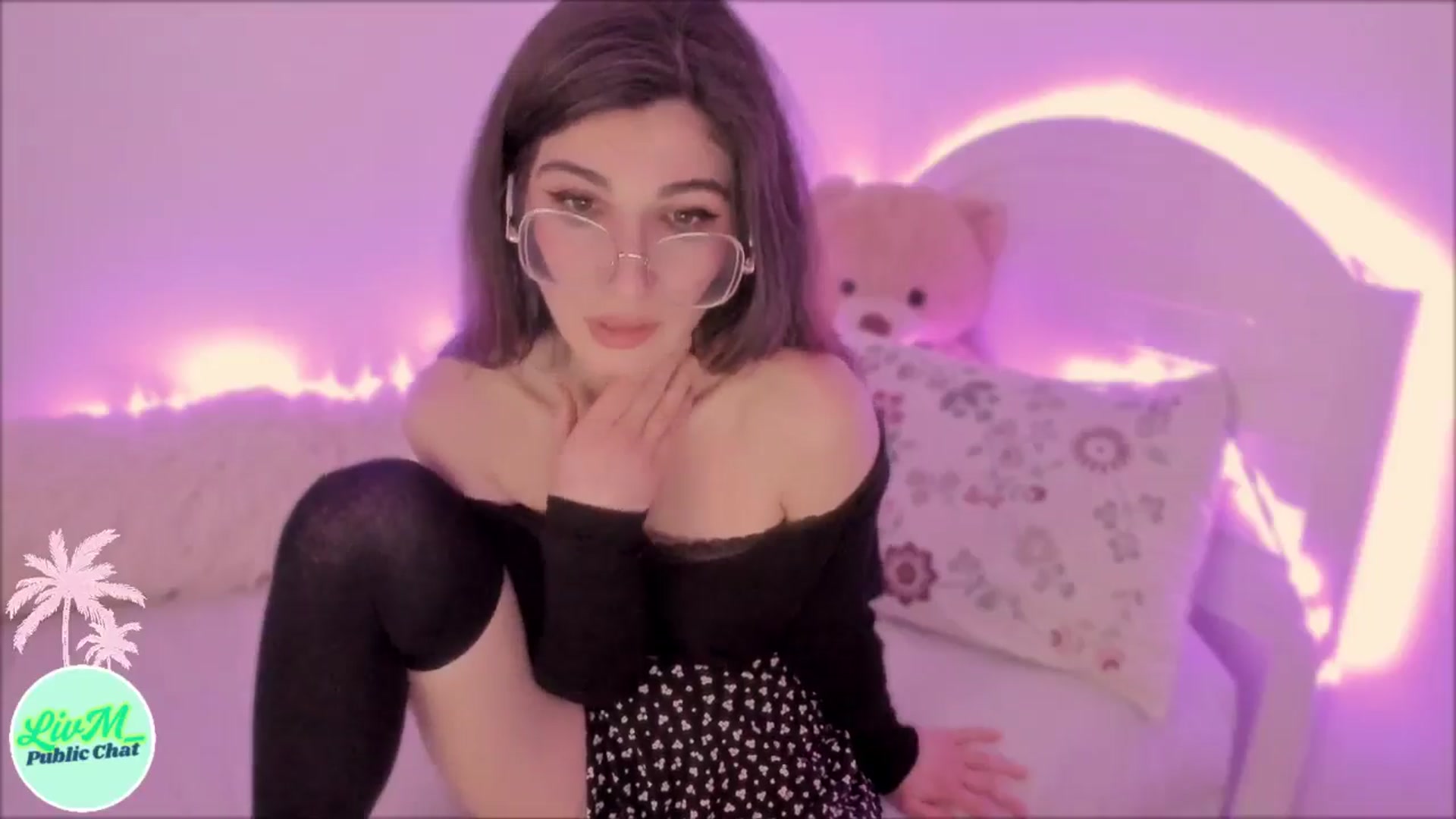 Gallery image thumbnail from LivM_'s myfreecams stream on, 03/26/2025, 09:08 image 10 of 20