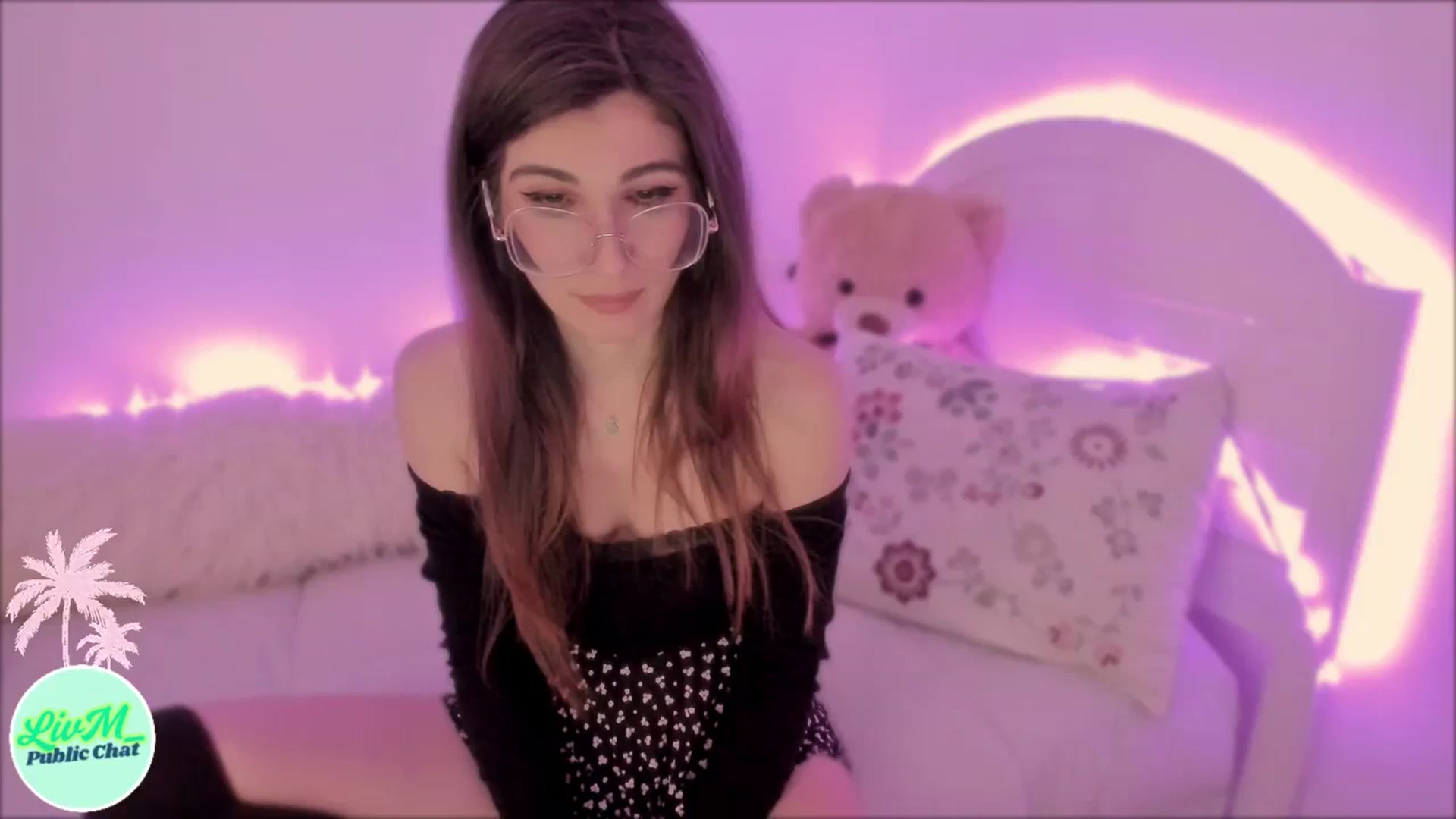 Gallery image thumbnail from LivM_'s myfreecams stream on, 03/26/2025, 09:08 image 9 of 20