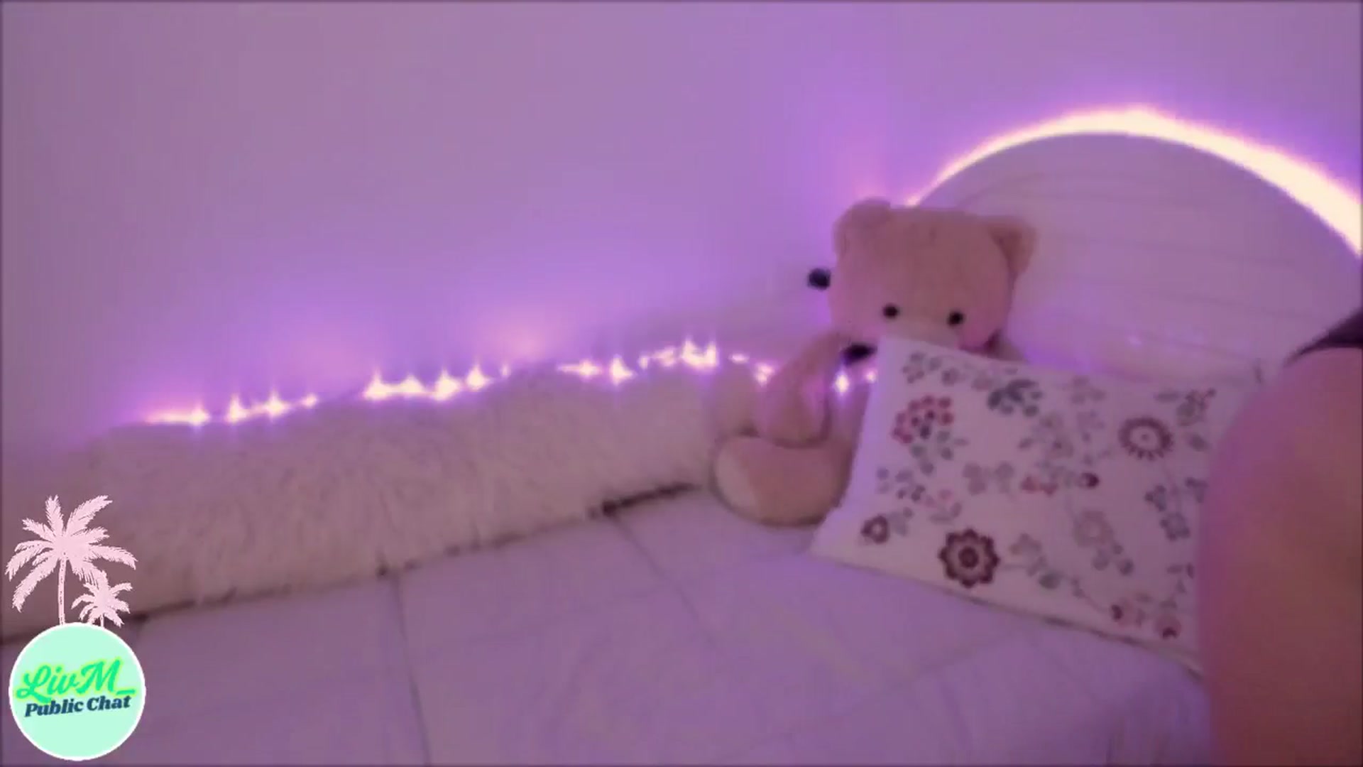 Gallery image thumbnail from LivM_'s myfreecams stream on, 03/27/2025, 09:05 image 17 of 20