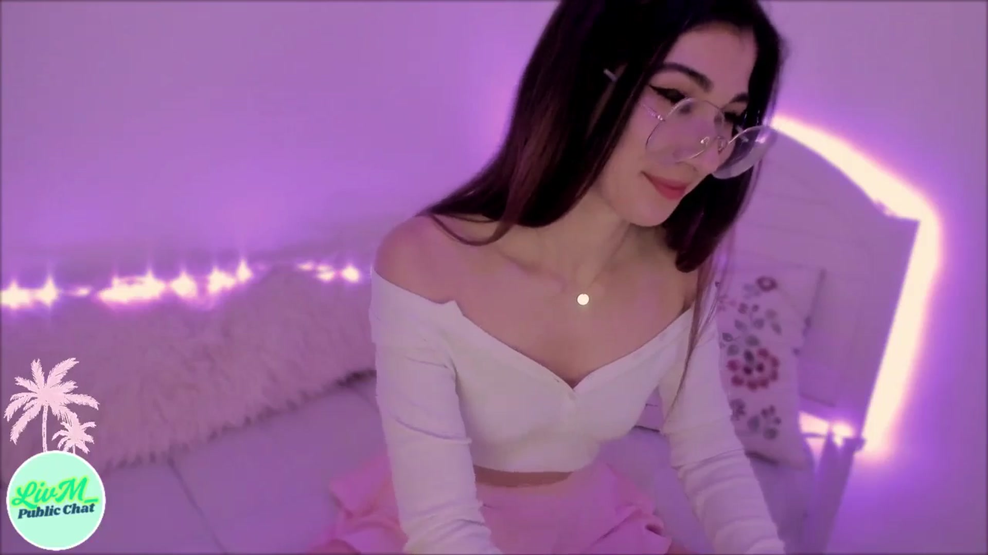 Gallery image thumbnail from LivM_'s myfreecams stream on, 03/28/2025, 08:01 image 13 of 20