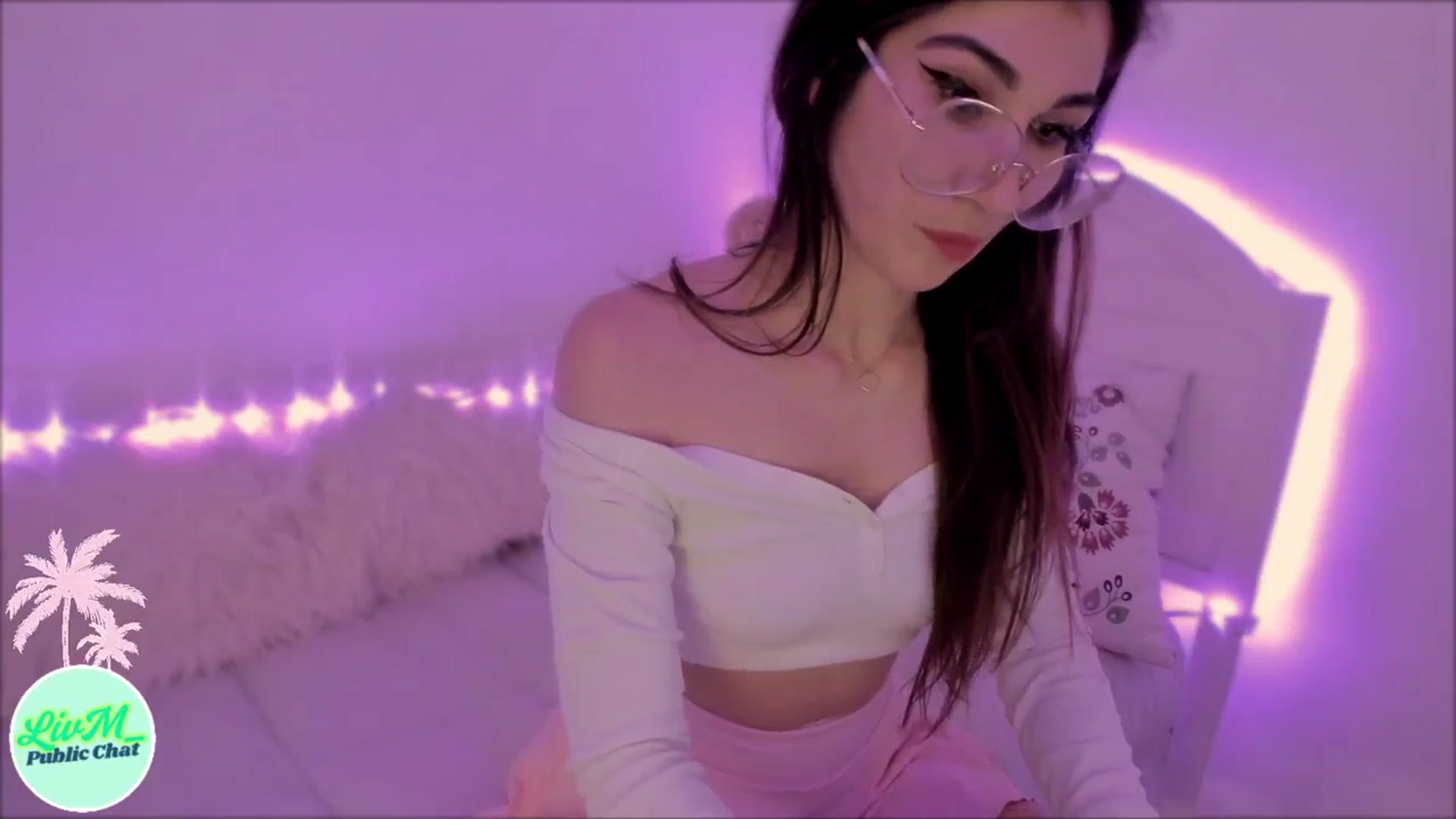 Gallery image thumbnail from LivM_'s myfreecams stream on, 03/28/2025, 09:00 image 14 of 20