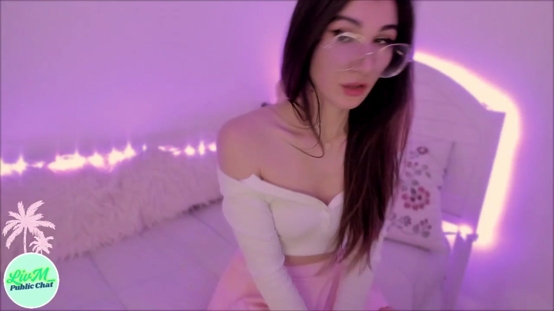 Gallery image thumbnail from LivM_'s myfreecams stream on, 03/28/2025, 09:00 image 18 of 20