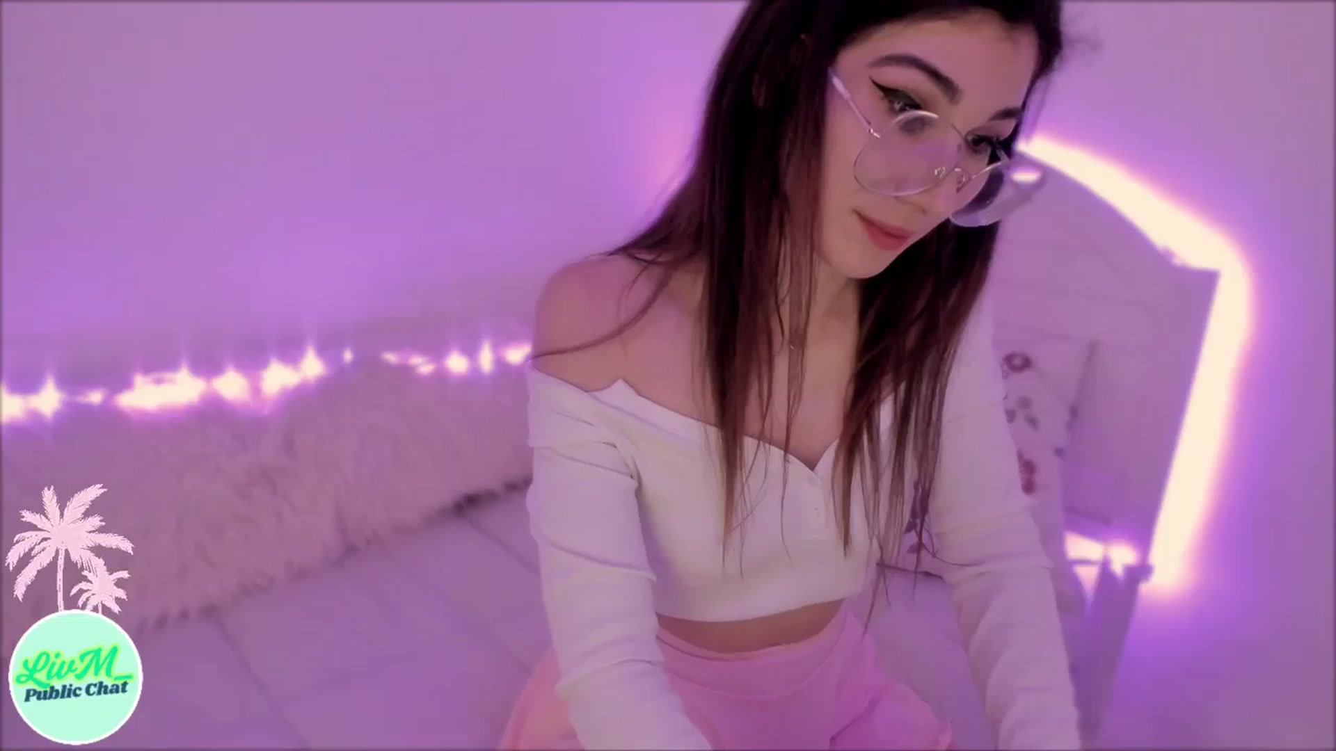 Gallery image thumbnail from LivM_'s myfreecams stream on, 03/28/2025, 09:00 image 19 of 20
