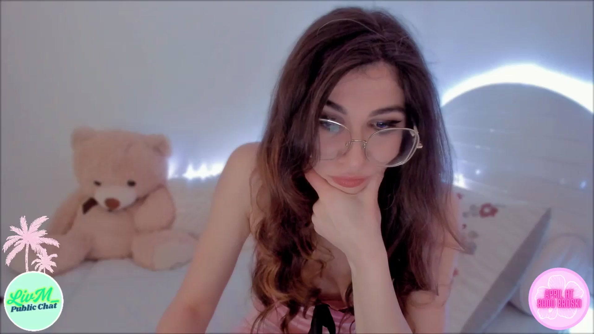Gallery image thumbnail from LivM_'s myfreecams stream on, 04/07/2025, 09:01 image 12 of 20