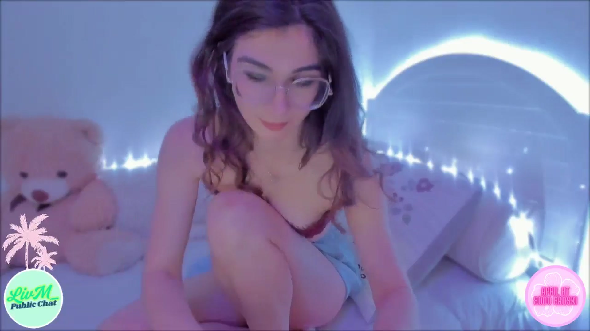 Gallery image thumbnail from LivM_'s myfreecams stream on, 04/08/2025, 09:11 image 3 of 20