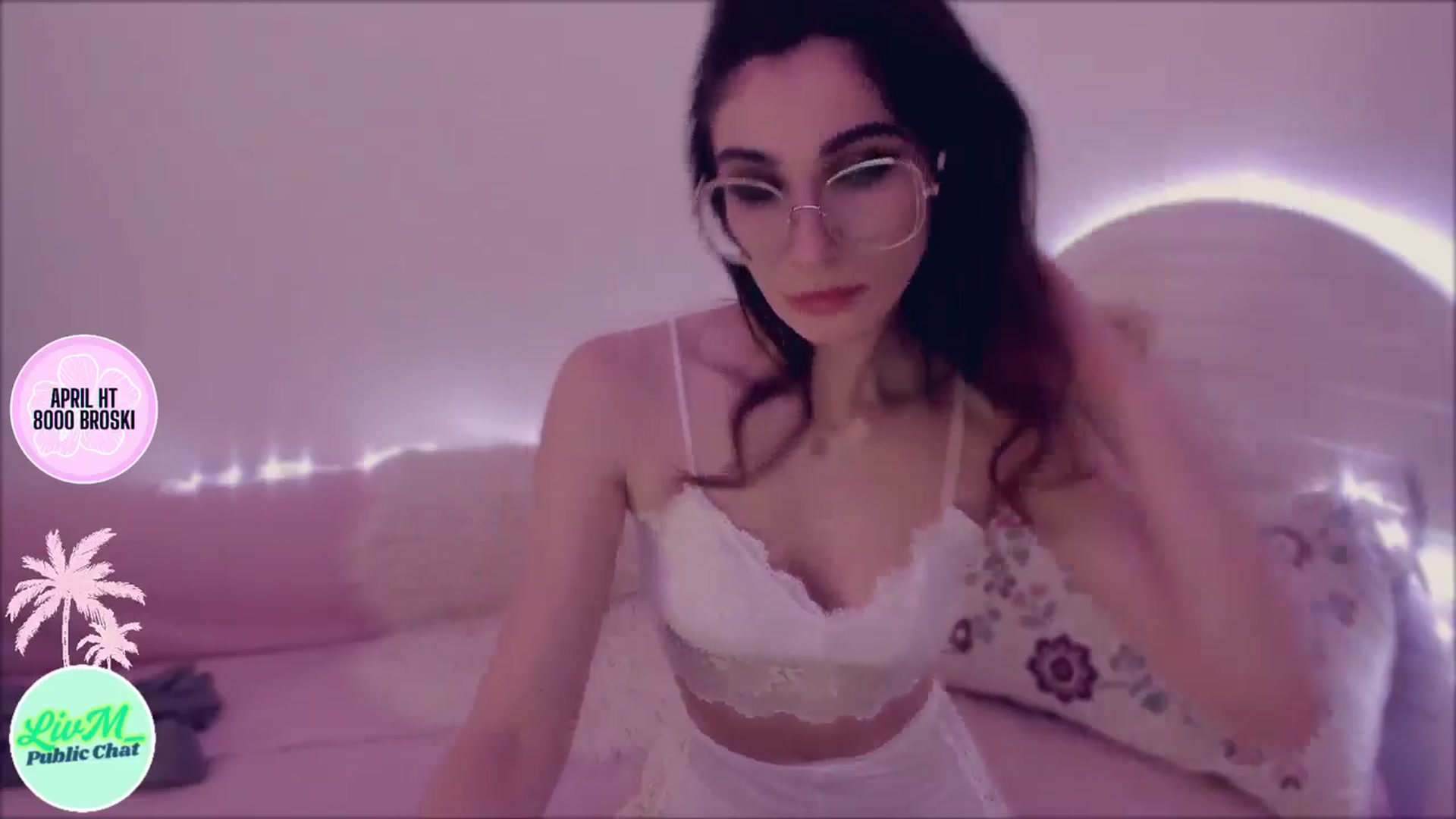 Gallery image thumbnail from LivM_'s myfreecams stream on, 04/15/2025, 09:14 image 3 of 20