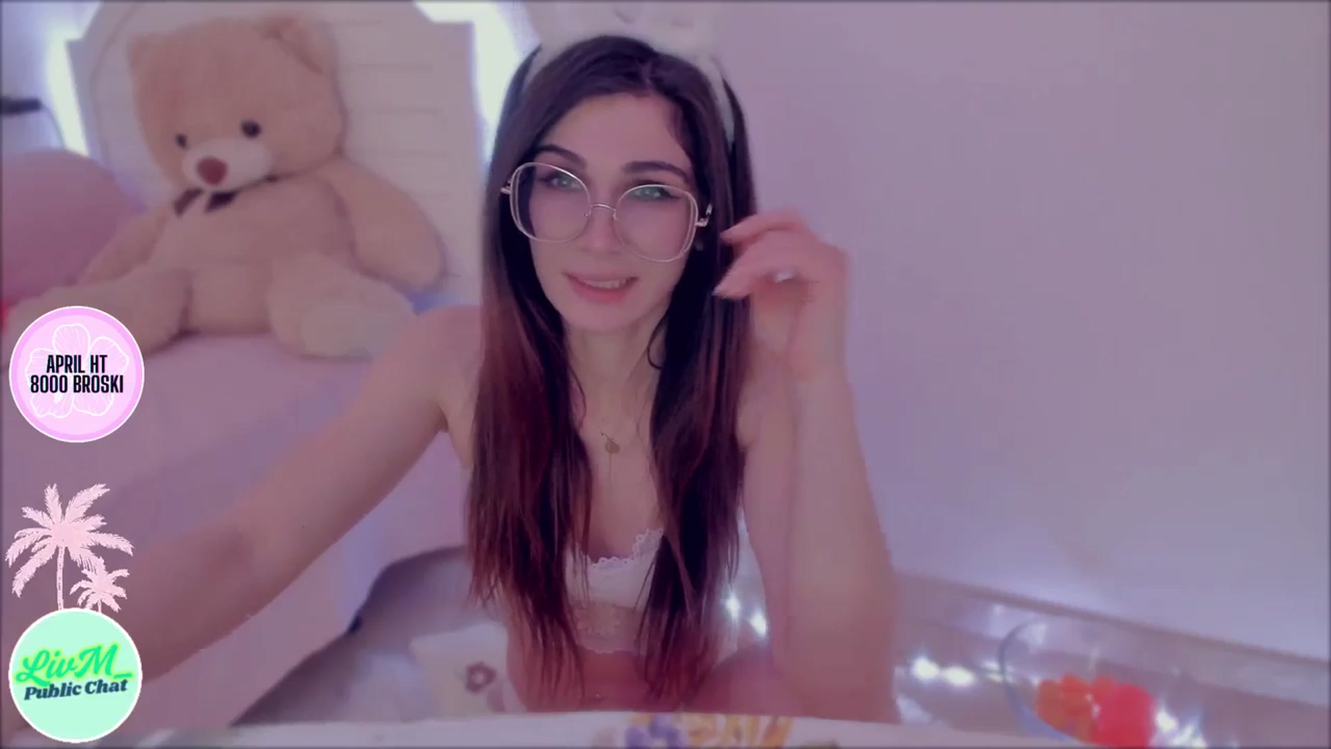 Gallery image thumbnail from LivM_'s myfreecams stream on, 04/19/2025, 09:06 image 9 of 20