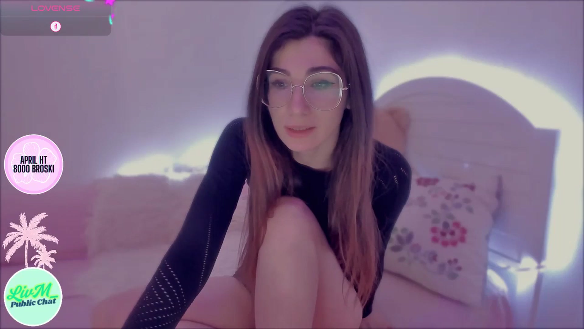 Gallery image thumbnail from LivM_'s myfreecams stream on, 04/22/2025, 09:13 image 6 of 20