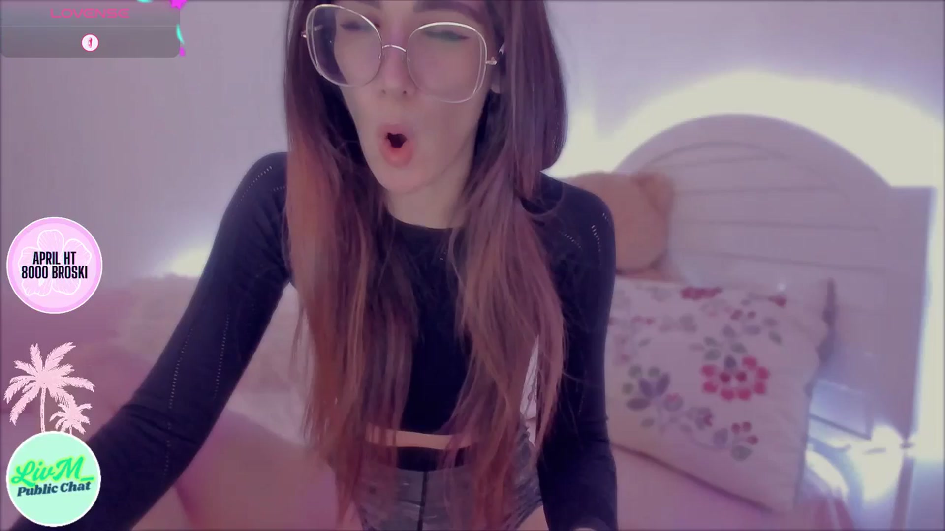 Gallery image thumbnail from LivM_'s myfreecams stream on, 04/22/2025, 09:13 image 10 of 20