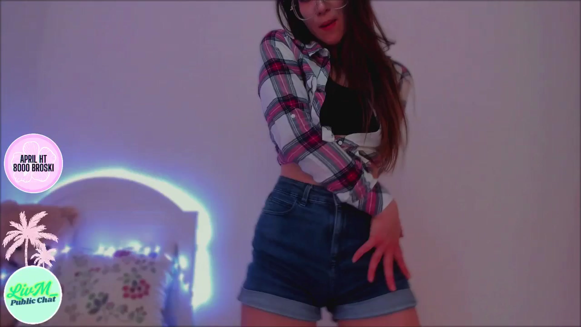 Gallery image thumbnail from LivM_'s myfreecams stream on, 04/25/2025, 08:51 image 1 of 20