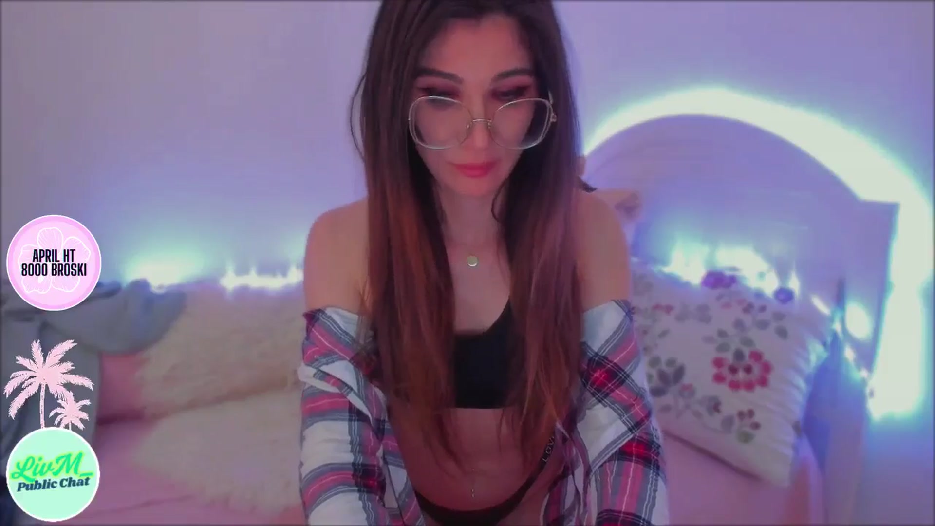 Gallery image thumbnail from LivM_'s myfreecams stream on, 04/25/2025, 08:51 image 10 of 20