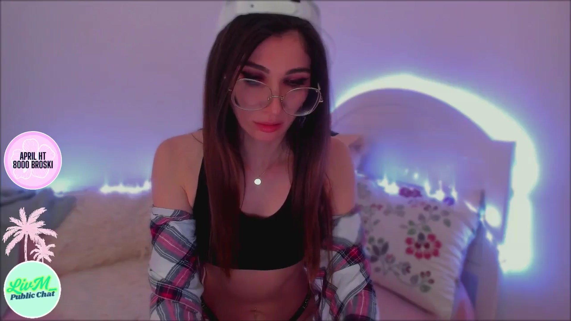 Gallery image thumbnail from LivM_'s myfreecams stream on, 04/25/2025, 08:51 image 18 of 20
