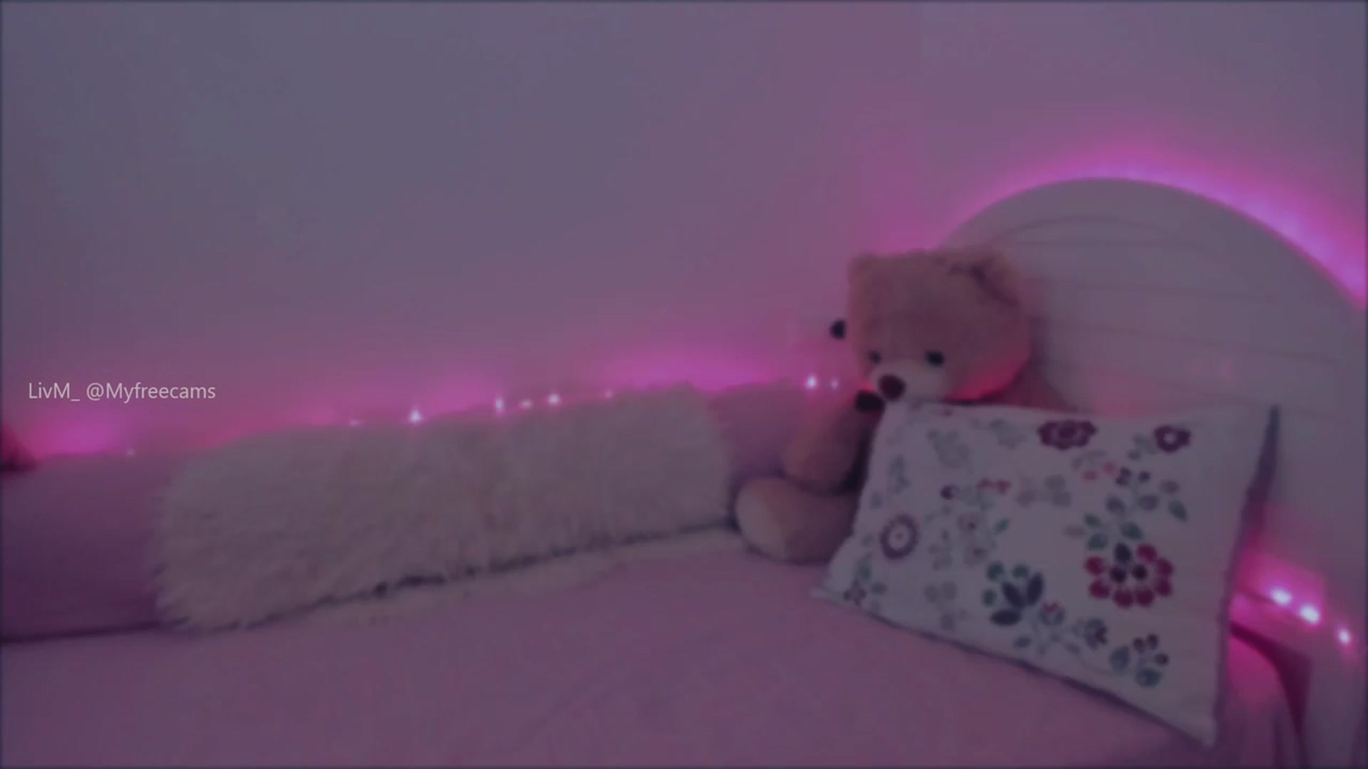 Gallery image thumbnail from LivM_'s myfreecams stream on, 05/12/2025, 07:04 image 17 of 20