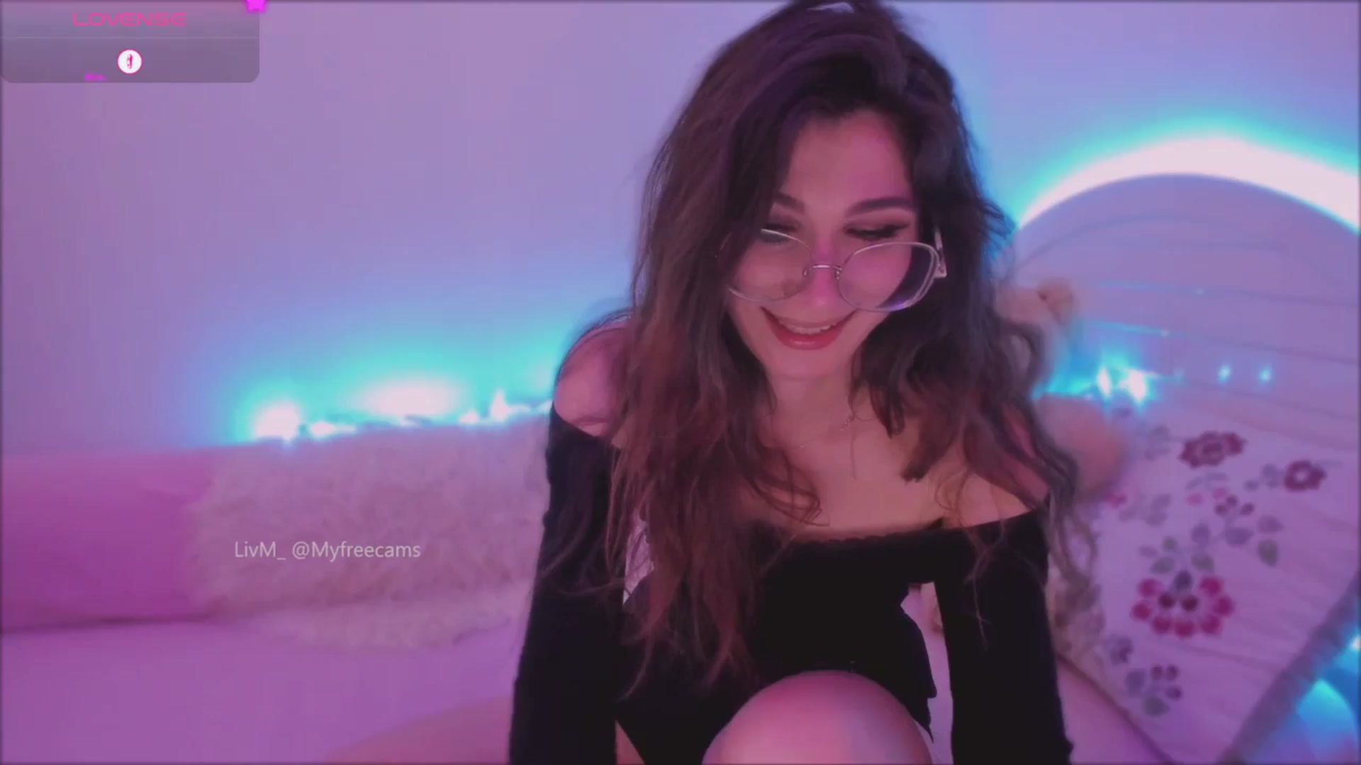 Gallery image thumbnail from LivM_'s myfreecams stream on, 05/14/2025, 08:39 image 5 of 20
