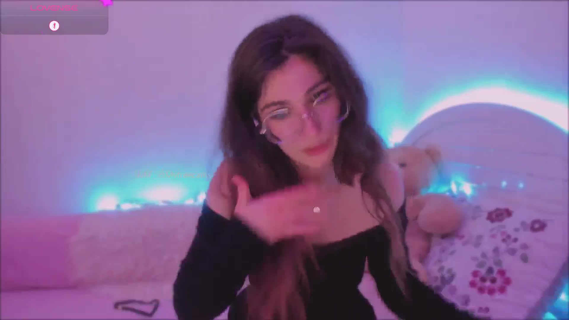 Gallery image thumbnail from LivM_'s myfreecams stream on, 05/14/2025, 08:39 image 14 of 20
