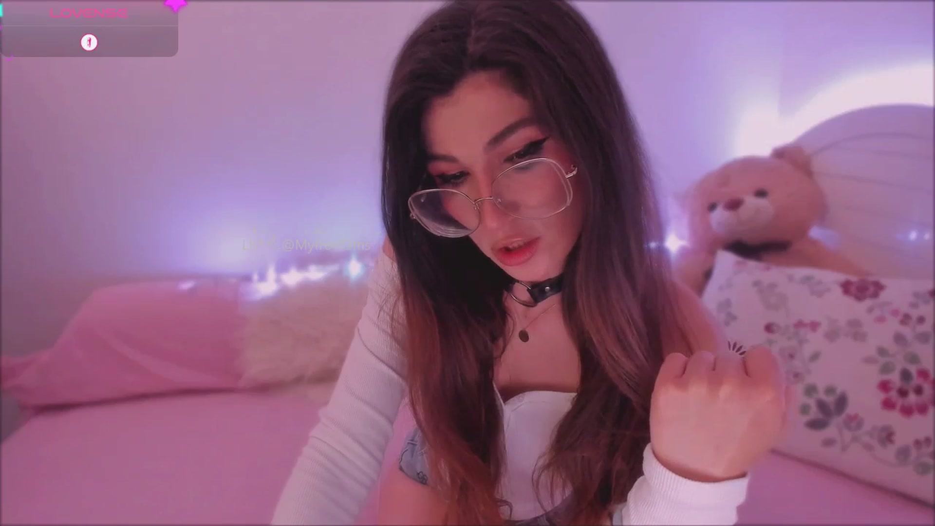 Gallery image thumbnail from LivM_'s myfreecams stream on, 05/19/2025, 08:15 image 2 of 20