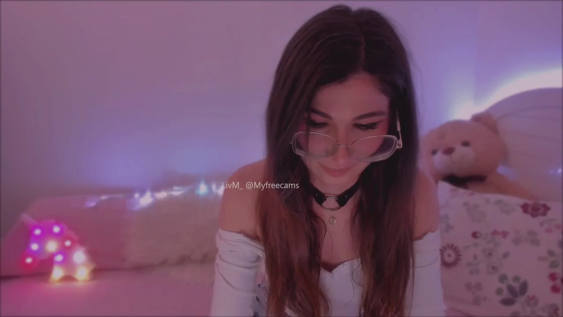 Gallery image thumbnail from LivM_'s myfreecams stream on, 05/19/2025, 08:15 image 14 of 20