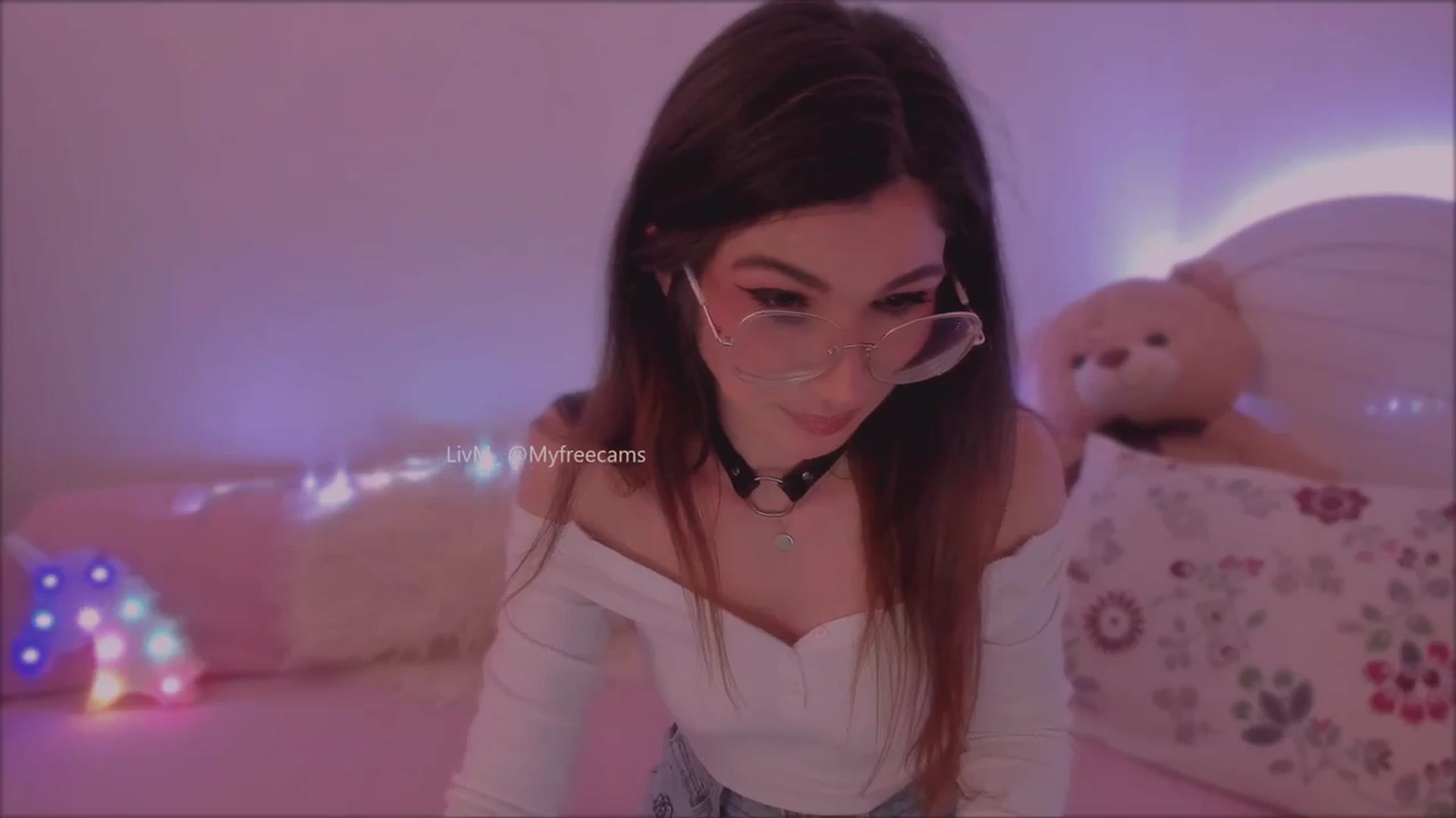 Gallery image thumbnail from LivM_'s myfreecams stream on, 05/19/2025, 08:15 image 19 of 20