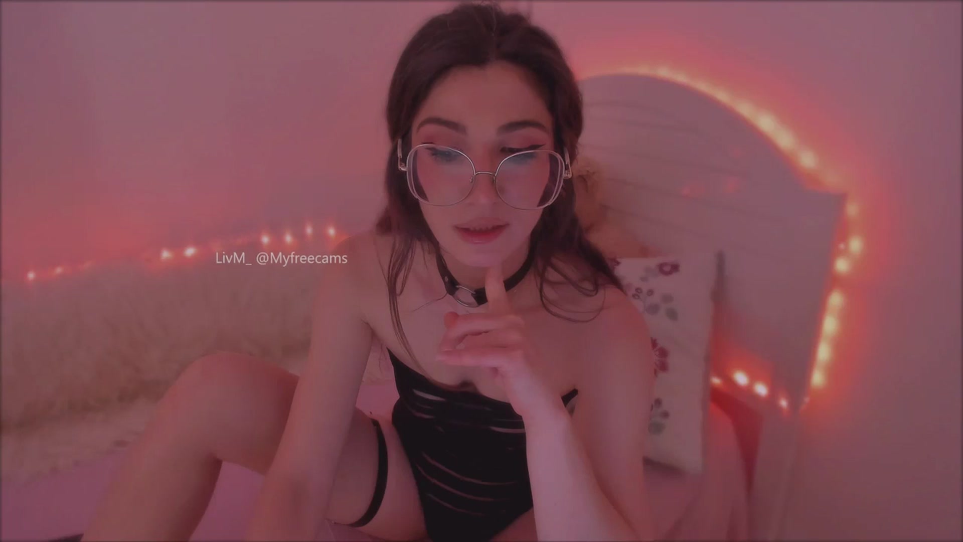 Gallery image thumbnail from LivM_'s myfreecams stream on, 05/21/2025, 08:30 image 11 of 20