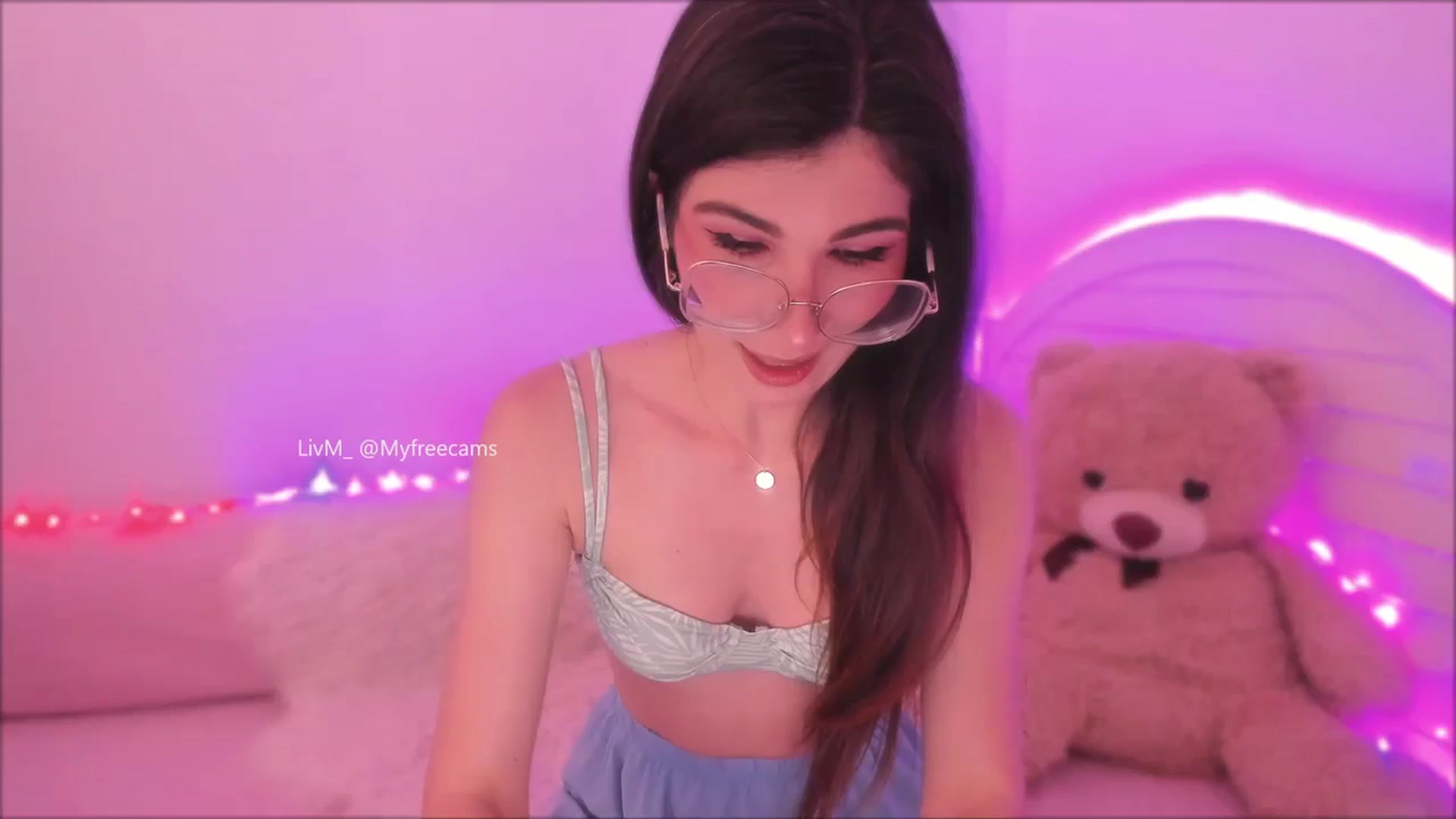Gallery image thumbnail from LivM_'s myfreecams stream on, 05/27/2025, 08:17 image 1 of 20