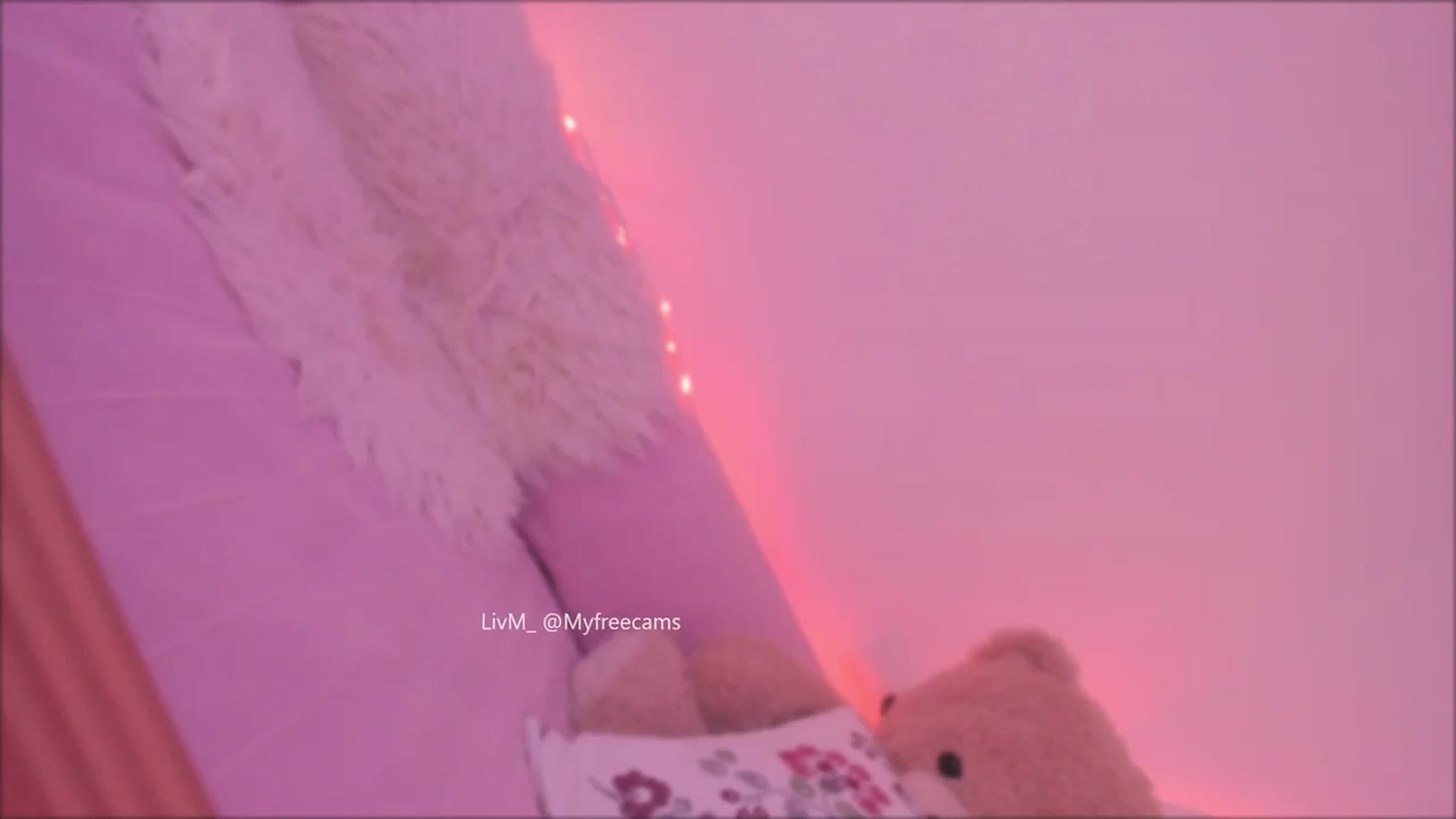 Gallery image thumbnail from LivM_'s myfreecams stream on, 05/29/2025, 08:40 image 15 of 20