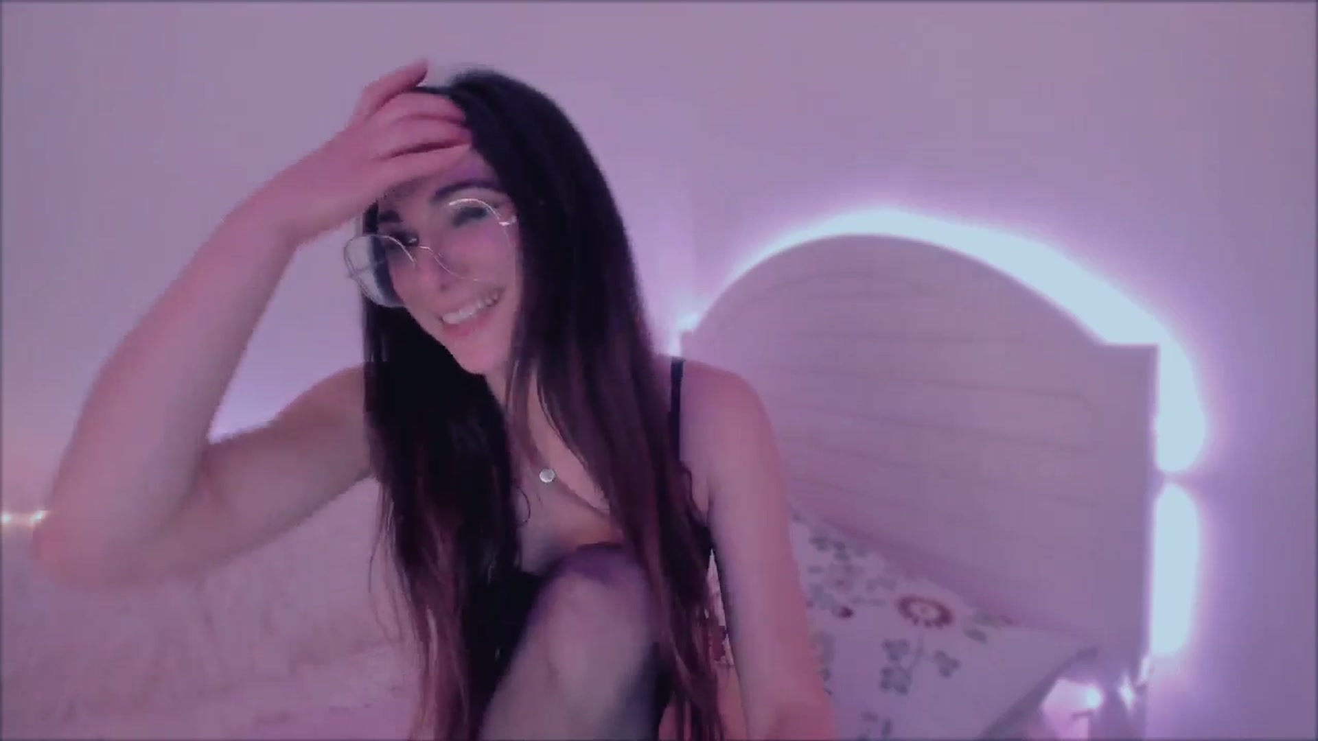 Gallery image thumbnail from LivM_'s myfreecams stream on, 06/01/2025, 08:45 image 14 of 20