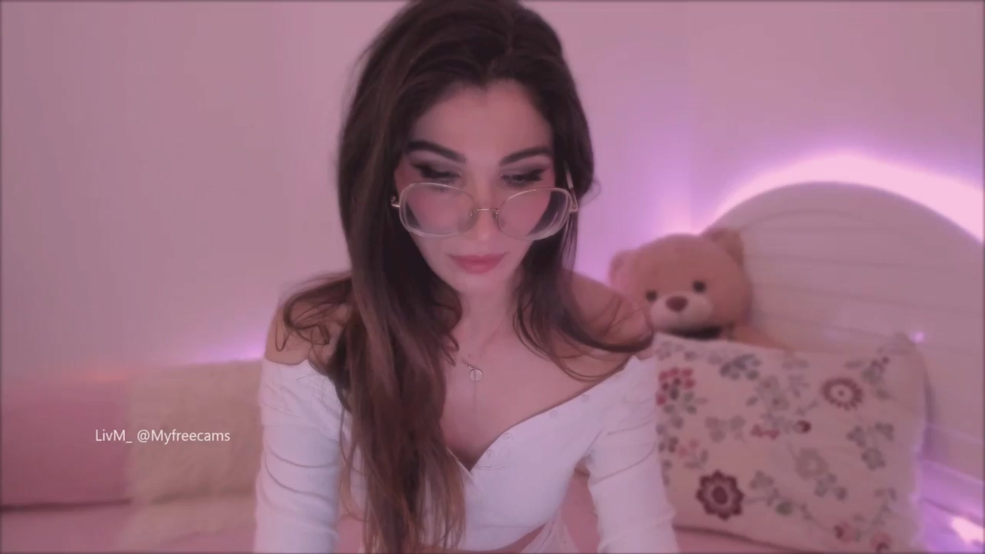 Gallery image thumbnail from LivM_'s myfreecams stream on, 06/02/2025, 07:10 image 2 of 20