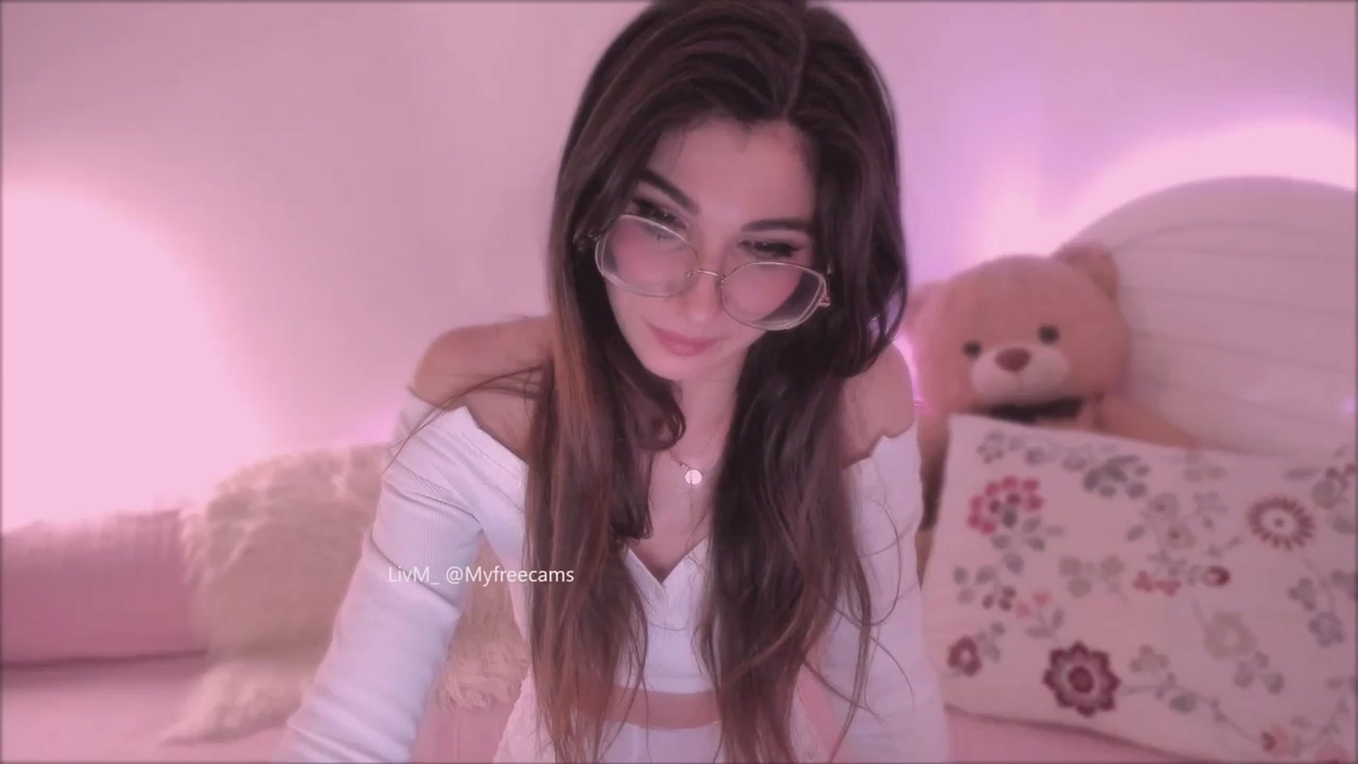 Gallery image thumbnail from LivM_'s myfreecams stream on, 06/02/2025, 08:07 image 2 of 20