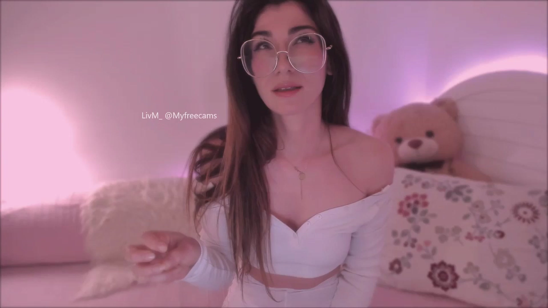 Gallery image thumbnail from LivM_'s myfreecams stream on, 06/02/2025, 08:07 image 14 of 20