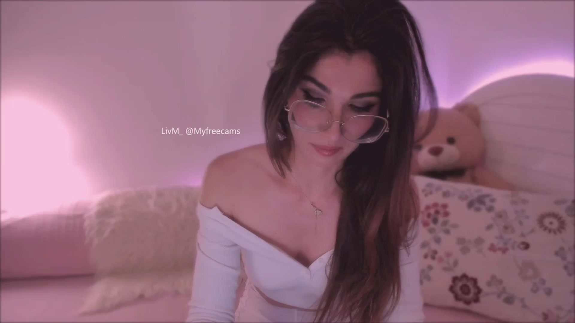Gallery image thumbnail from LivM_'s myfreecams stream on, 06/02/2025, 08:07 image 13 of 20