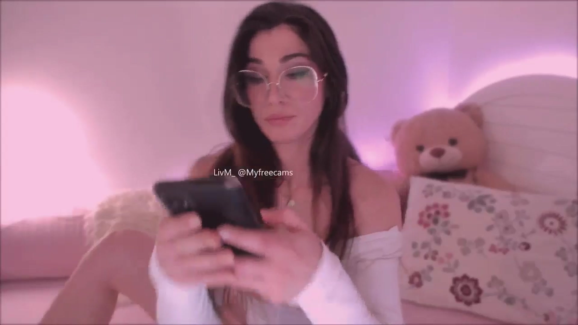 Gallery image thumbnail from LivM_'s myfreecams stream on, 06/02/2025, 08:07 image 9 of 20