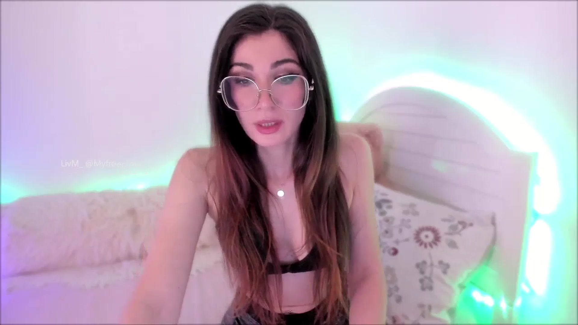 Gallery image thumbnail from LivM_'s myfreecams stream on, 06/04/2025, 08:07 image 6 of 20