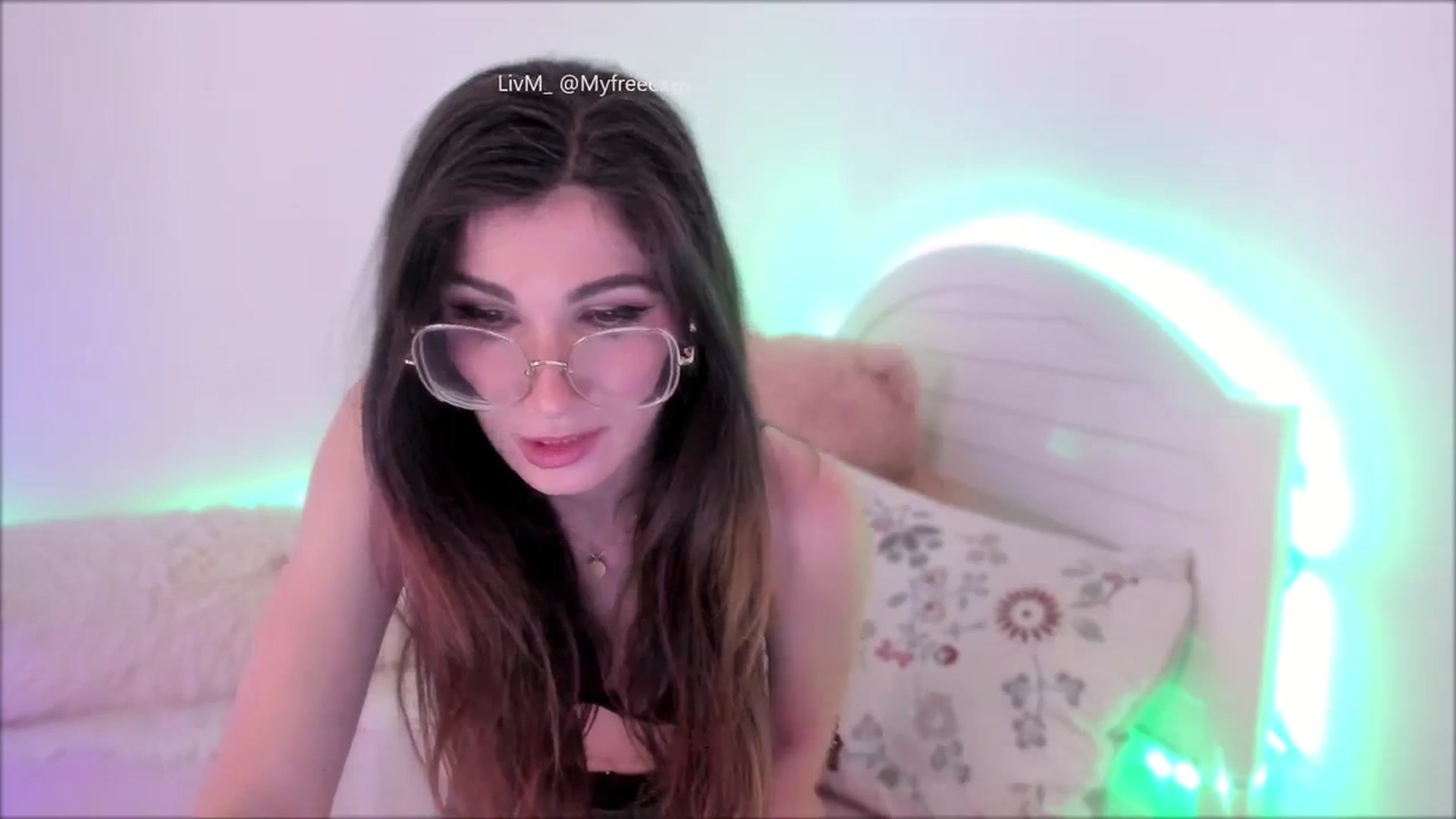 Gallery image thumbnail from LivM_'s myfreecams stream on, 06/04/2025, 08:07 image 8 of 20