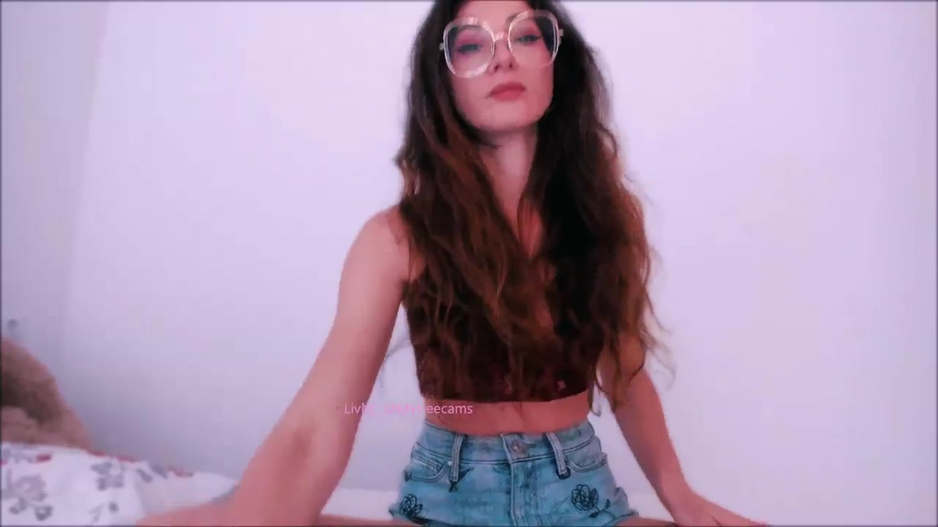 Gallery image thumbnail from LivM_'s myfreecams stream on, 08/07/2025, 08:47 image 11 of 20