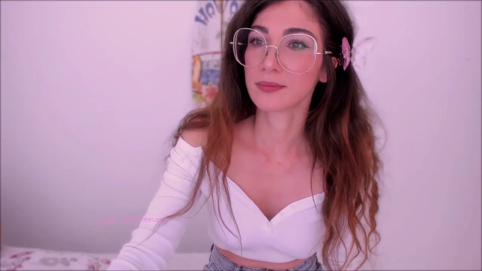 Gallery image thumbnail from LivM_'s myfreecams stream on, 08/10/2025, 08:43 image 2 of 20