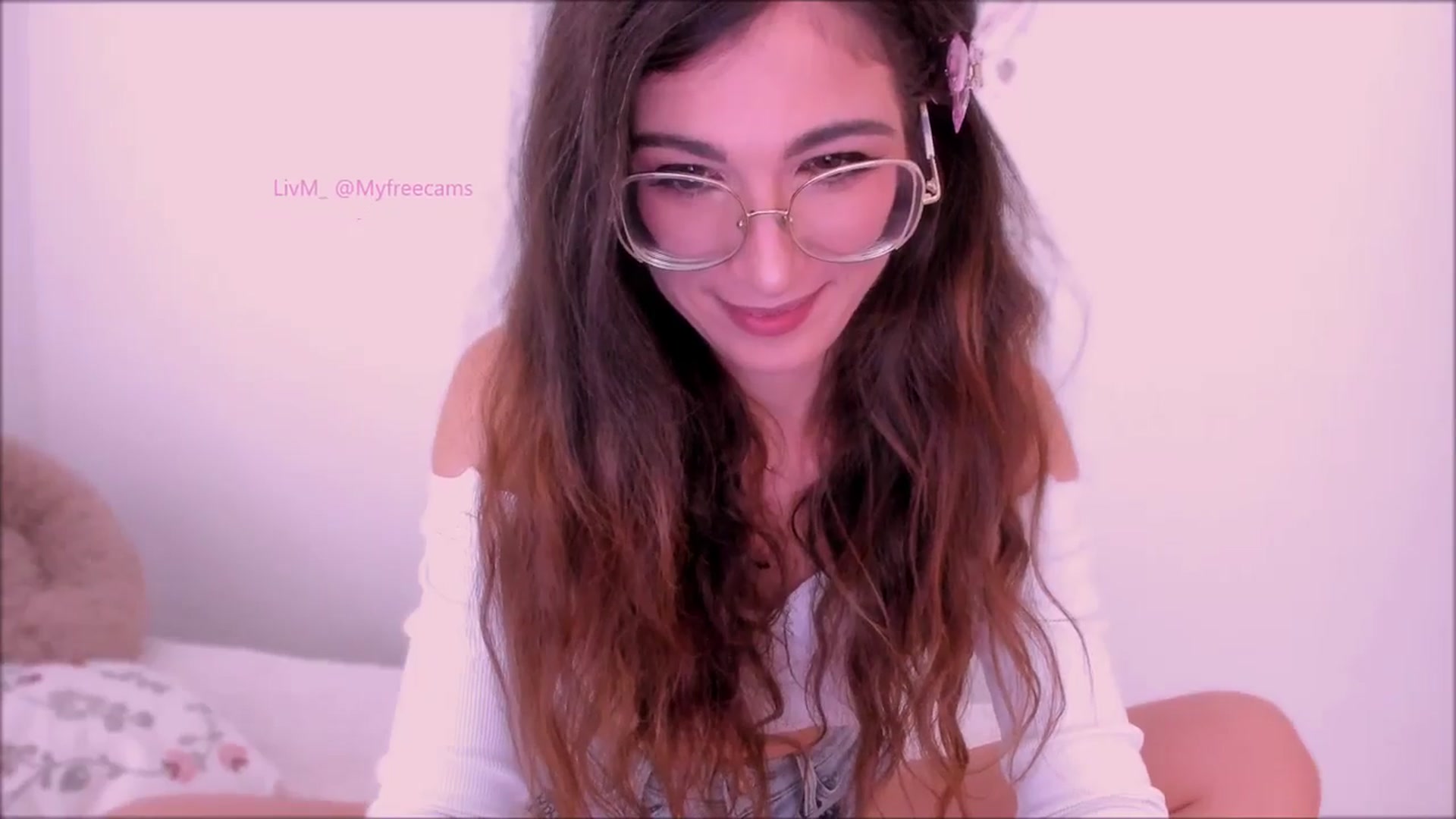 Gallery image thumbnail from LivM_'s myfreecams stream on, 08/10/2025, 08:43 image 5 of 20
